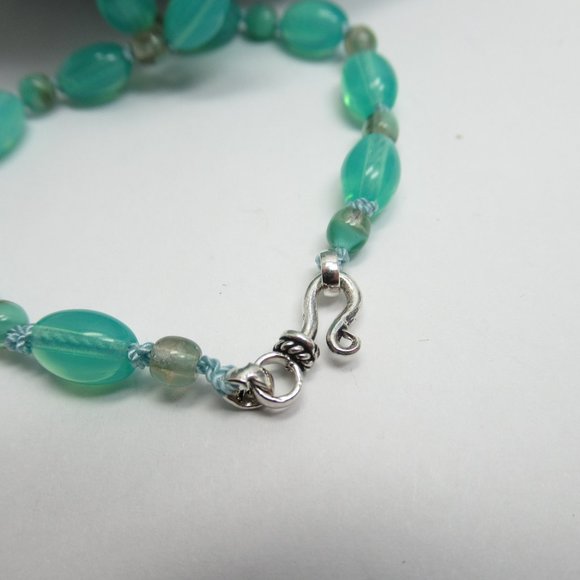 Uranium glass bead Necklace - Picture 5 of 10